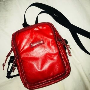 Authentic Supreme FW17 SHOULDER BAG (RED)